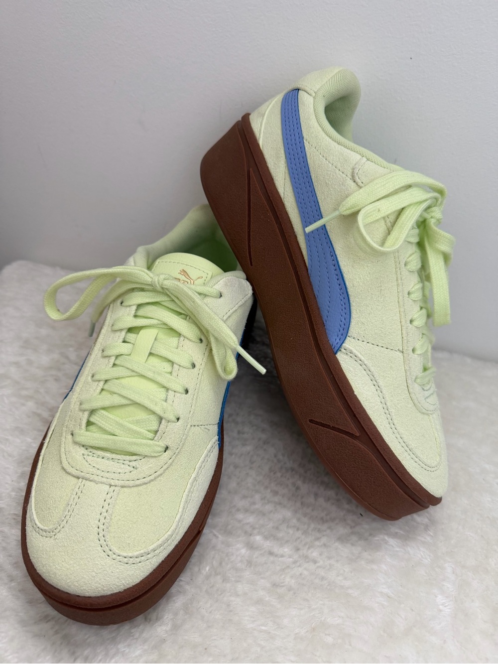 Puma Light Green Suede Sneakers with Blue Stripe and Brown Sole - Size 8 - NEW